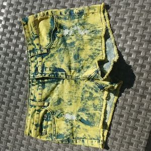 Stretchy yellow shorts